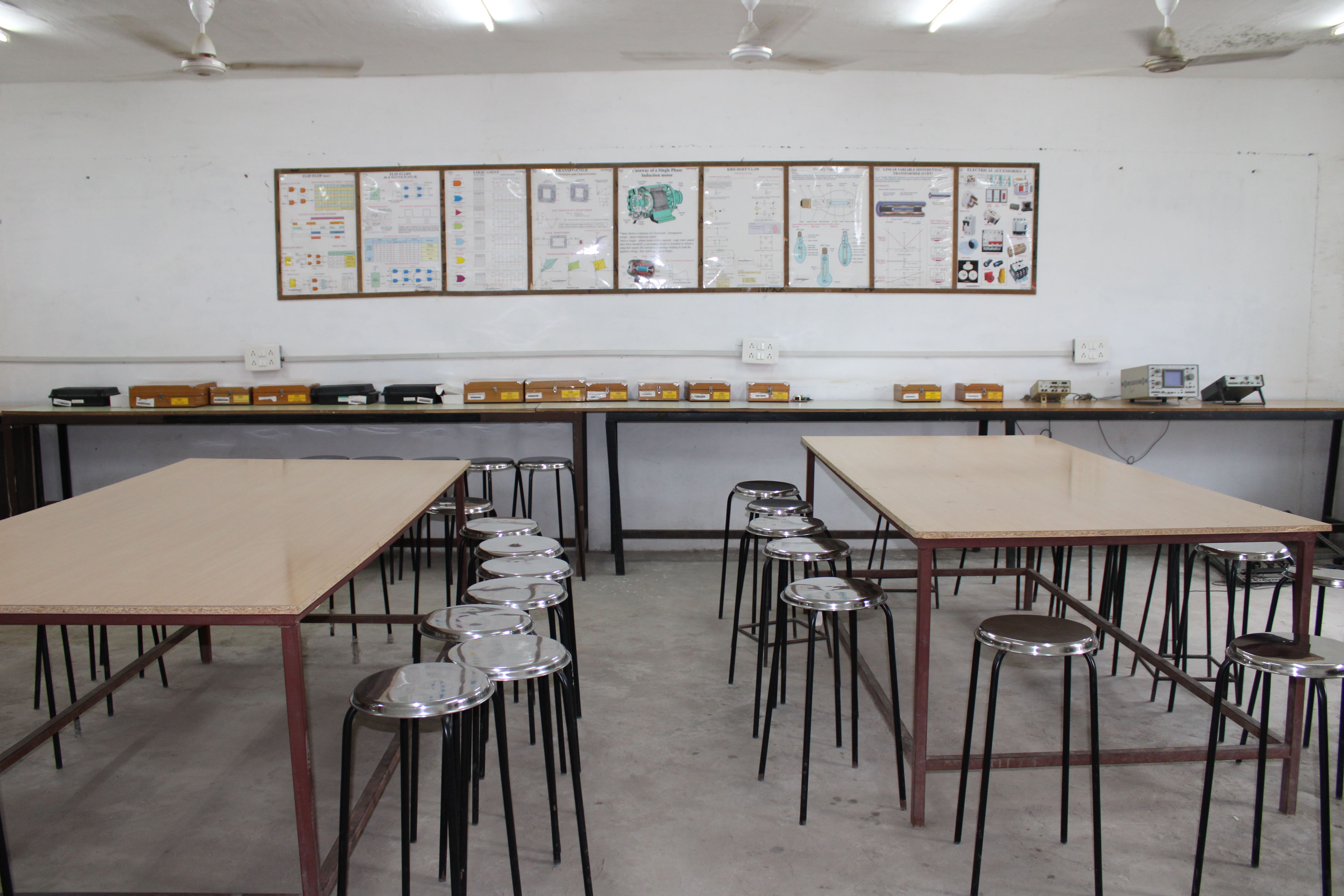 Rai School of Management Studies Ahmedabad Laboratory photo 7